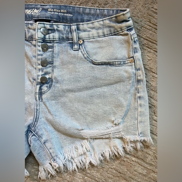 3/$15 LIKE NEW π΄ππππππ πππ-π
ππ π ππππ Jean shorts - Picture 3 of 7
